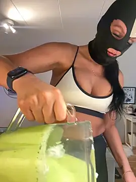 swedishbaddie online show from September 21, 2025, 3:35 pm