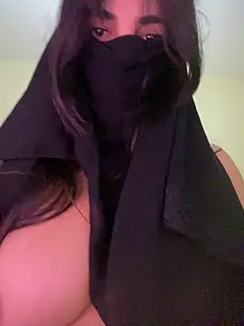 Snapshot of TKeenaRBrow8 chatting on November 7, 2025, 12:10 am TKeenaRBrow8 online show from November 7, 2025, 12:10 am