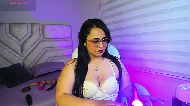 Snapshot of _adahara_queen chatting on September 18, 2025, 4:14 am  adahara queen online show from September 18, 2025, 4:14 am