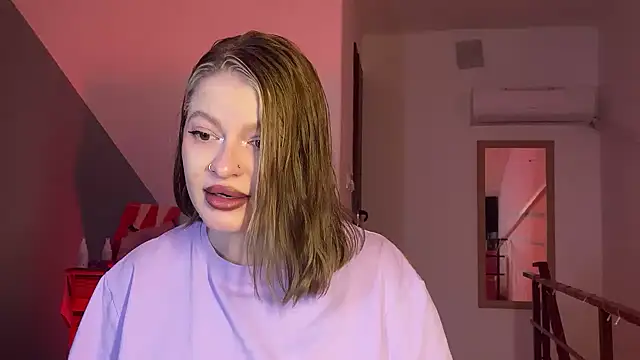 Mia Kamp online show from September 8, 2025, 8:41 pm