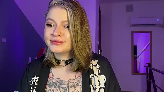 Mia Kamp online show from September 11, 2025, 5:57 pm
