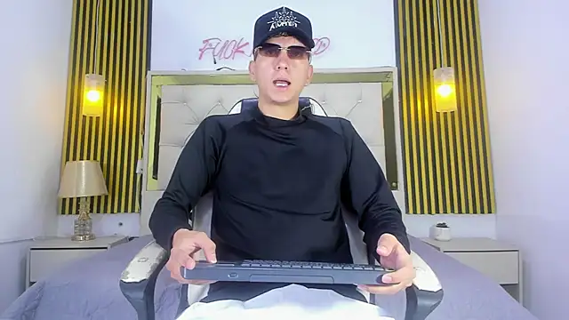 sammysex  online show from September 9, 2025, 12:05 pm
