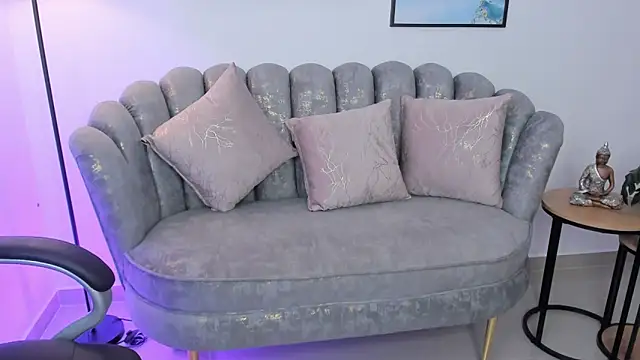 issi loren online show from October 30, 2025, 7:25 pm