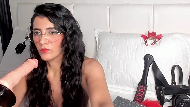 Snapshot of Violet_sl4ve chatting on October 18, 2025, 7:14 pm Violet sl4ve online show from October 18, 2025, 7:14 pm