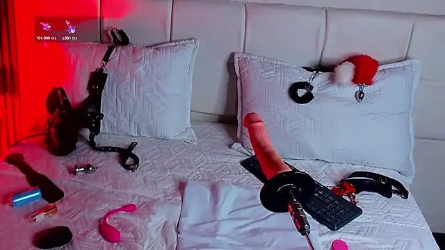 Snapshot of Violet_sl4ve chatting on October 26, 2025, 5:30 pm Violet sl4ve online show from October 26, 2025, 5:30 pm