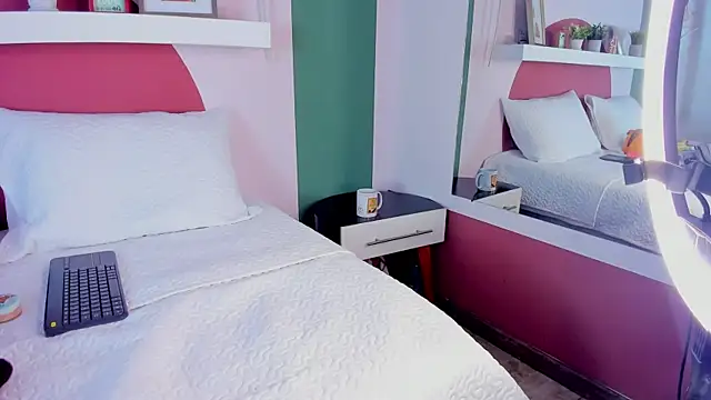 Snapshot of ValeryBoobs1 chatting on October 3, 2025, 12:46 pm ValeryBoobs1 online show from October 3, 2025, 12:46 pm