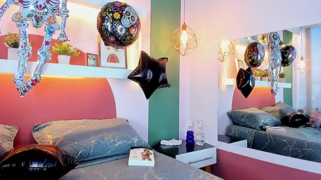 Snapshot of ValeryBoobs1 chatting on October 24, 2025, 12:34 pm ValeryBoobs1 online show from October 24, 2025, 12:34 pm