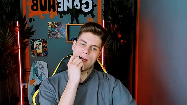 JackWolw online show from September 17, 2025, 11:56 am