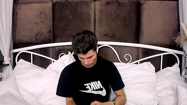 JackWolw online show from October 16, 2025, 7:20 am