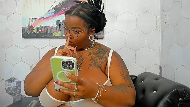 Anaa Fuentess online show from October 13, 2025, 7:03 pm