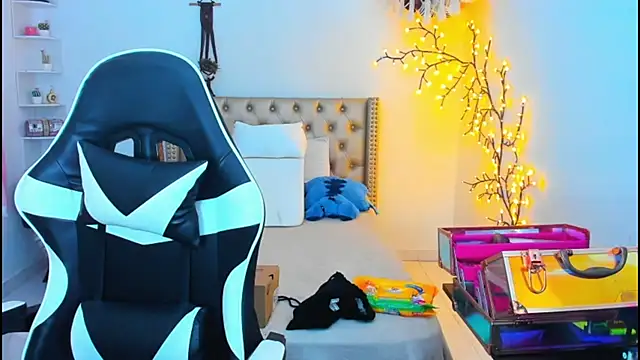 Snapshot of LenaStylesOA chatting on October 2, 2025, 12:34 pm LenaStylesOA online show from October 2, 2025, 12:34 pm