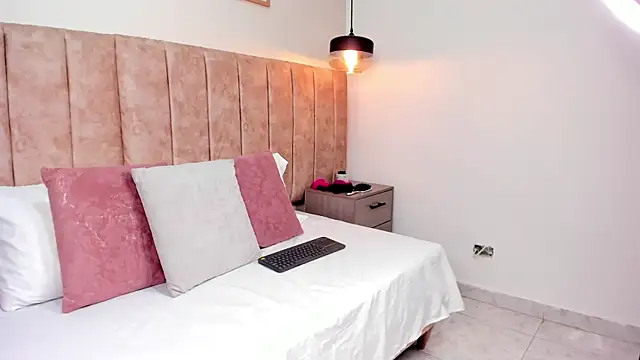 Karina Harris online show from October 7, 2025, 12:35 pm