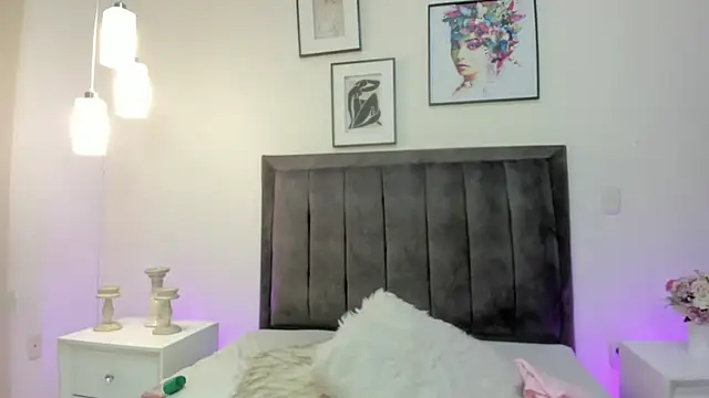 sakura Gomez online show from August 9, 2026, 1:40 am