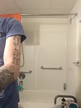 jizzyglizzy92 online show from June 3, 2026, 12:02 am