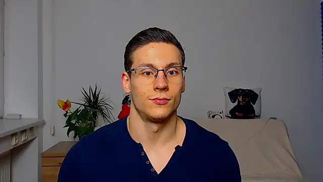 ZeinMiracles online show from December 22, 2025, 8:39 pm