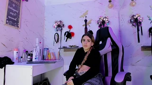 Natasha-Adams online show from April 30, 2026, 9:08 pm