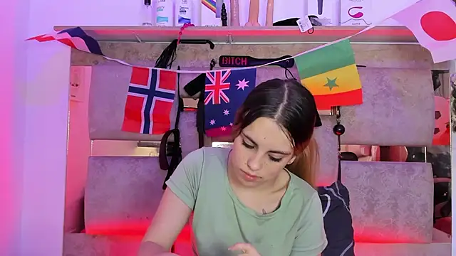 Natasha-Adams online show from June 19, 2026, 9:18 pm