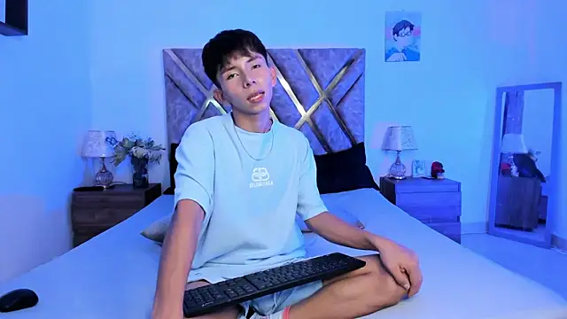 Hyunjin Son online show from October 19, 2025, 8:53 pm