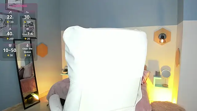 Snapshot of aliciia_Miller chatting on October 6, 2025, 7:55 pm aliciia Miller online show from October 6, 2025, 7:55 pm