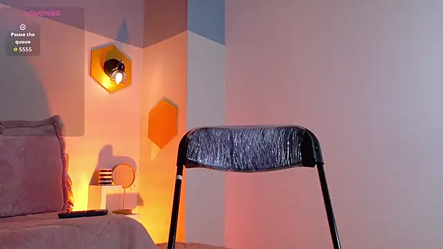 Snapshot of aliciia_Miller chatting on October 27, 2025, 8:13 pm aliciia Miller online show from October 27, 2025, 8:13 pm