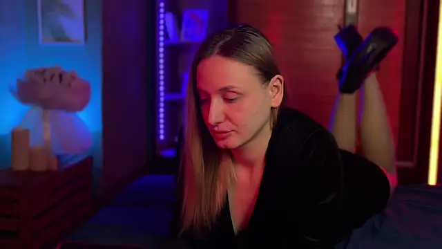 LovaMay online show from March 15, 2026, 7:31 pm