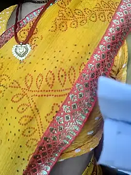 Snapshot of Idhika_Handoo chatting on September 22, 2025, 10:28 am Idhika Handoo online show from September 22, 2025, 10:28 am