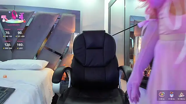 Abril monroe  online show from November 1, 2025, 4:47 am