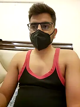 Snapshot of LoveGuruRA chatting on November 3, 2025, 5:14 pm LoveGuruRA online show from November 3, 2025, 5:14 pm