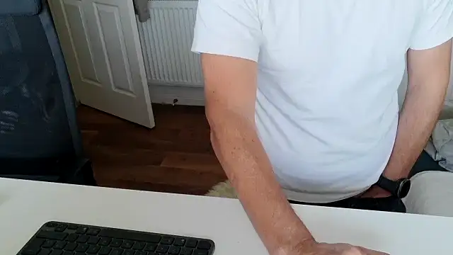 silvertongueduk1 online show from September 19, 2025, 9:22 am