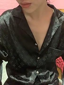 Snapshot of Tieuvi_18 chatting on October 23, 2025, 11:24 pm Tieuvi 18 online show from October 23, 2025, 11:24 pm