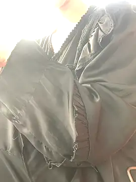 Snapshot of Tieuvi_18 chatting on October 29, 2025, 12:13 am Tieuvi 18 online show from October 29, 2025, 12:13 am