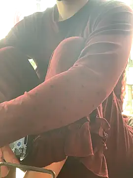 Snapshot of Tieuvi_18 chatting on November 5, 2025, 12:43 am Tieuvi 18 online show from November 5, 2025, 12:43 am