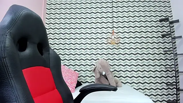 MOLLYSPENCER1 online show from October 30, 2025, 7:25 pm