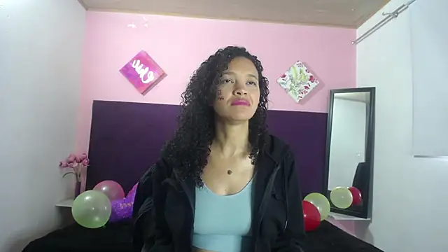 Snapshot of alma_azul chatting on October 17, 2025, 12:41 pm alma azul online show from October 17, 2025, 12:41 pm