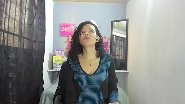 Snapshot of alma_azul chatting on October 24, 2025, 12:56 pm alma azul online show from October 24, 2025, 12:56 pm