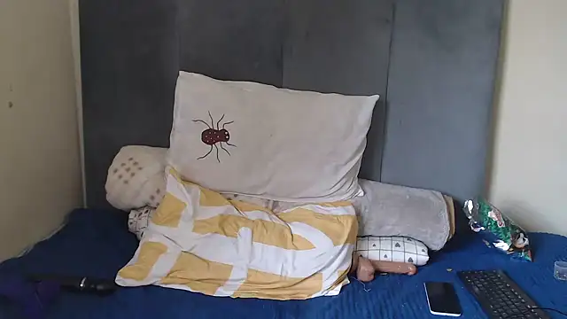 Snapshot of Tyllorsavage chatting on October 27, 2025, 9:02 am Tyllorsavage online show from October 27, 2025, 9:02 am