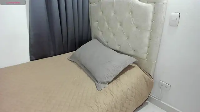 Sunnycurvymf online show from November 5, 2025, 9:48 pm