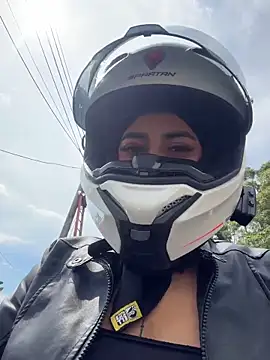 AlannaEvons online show from June 12, 2026, 7:13 pm