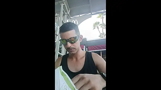 Greek crazy couple online show from October 29, 2025, 12:07 pm