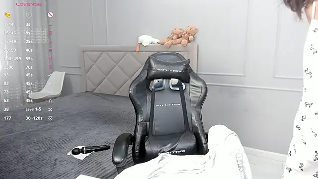 Yunleah online show from September 22, 2025, 1:29 am