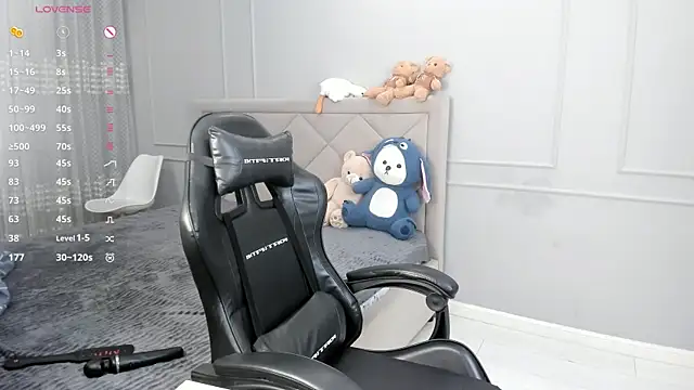 Yunleah online show from September 23, 2025, 1:41 am