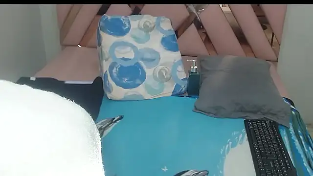 jamesrodriguez44 online show from December 18, 2025, 5:19 pm