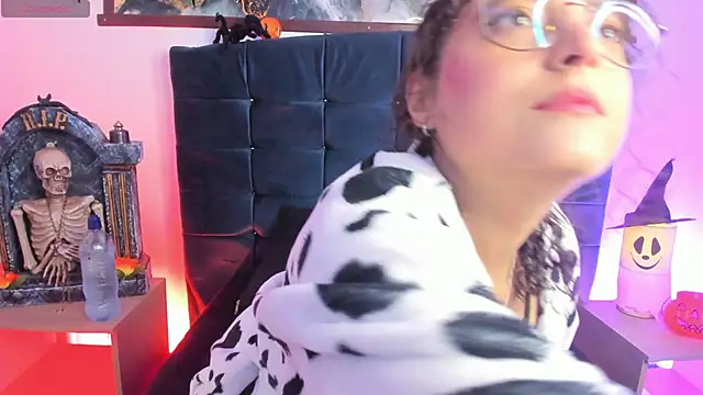 Milu04   online show from October 7, 2025, 1:08 pm