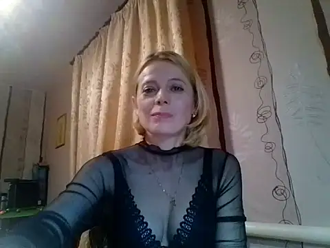 Snapshot of LiluXRose chatting on October 15, 2025, 9:59 pm LiluXRose online show from October 15, 2025, 9:59 pm