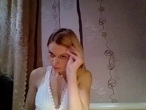 Snapshot of LiluXRose chatting on October 17, 2025, 8:22 pm LiluXRose online show from October 17, 2025, 8:22 pm