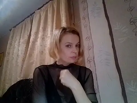 Snapshot of LiluXRose chatting on October 26, 2025, 8:37 pm LiluXRose online show from October 26, 2025, 8:37 pm