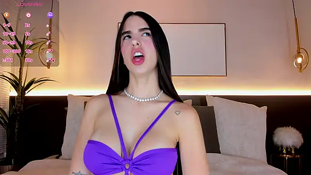 SolAvelar online show from December 2, 2025, 3:34 am