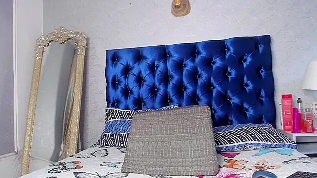 Snapshot of VALERY_PARIS chatting on September 24, 2025, 1:03 pm VALERY PARIS online show from September 24, 2025, 1:03 pm