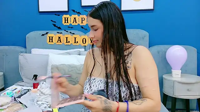 Snapshot of Ashley_Evans22 chatting on October 18, 2025, 7:58 pm Ashley Evans22 online show from October 18, 2025, 7:58 pm