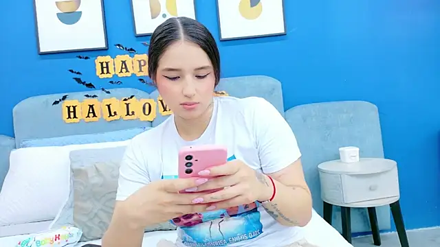 Snapshot of Ashley_Evans22 chatting on October 23, 2025, 8:18 pm Ashley Evans22 online show from October 23, 2025, 8:18 pm